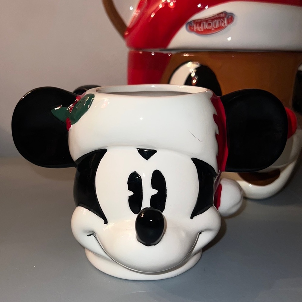 DISNEY MICKEY MOUSE CHRISTMAS COFFEE MUG